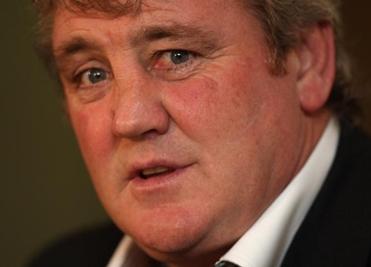 Steve Bruce faces a difficult job to move Hull forward from last season's 37 points
